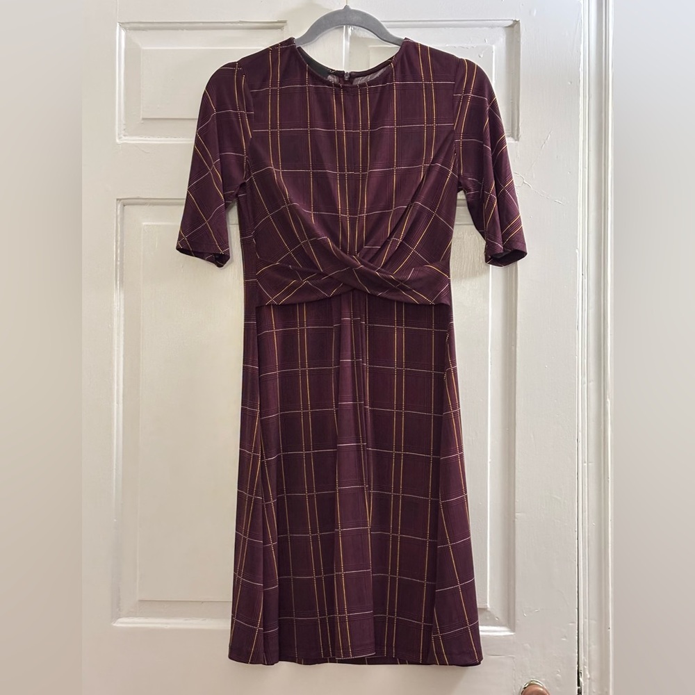 Donna Morgan Plaid Stretch Short Sleeve Midi Dress, size 4